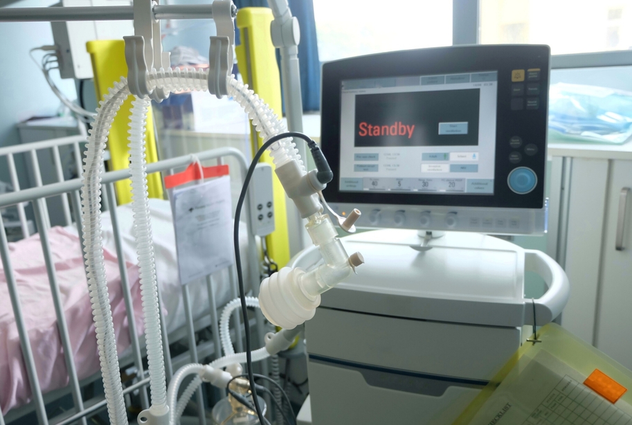 Photo of ventilator in ICU